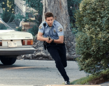 It's not a serious wound. He just twists his ankle while trying to run like a goon.